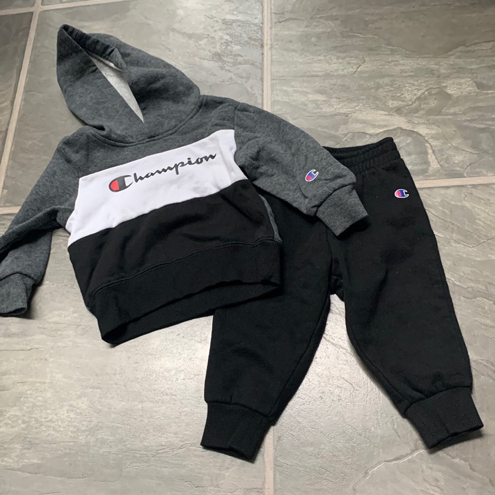 18M Champion Baby sweatshirt and pant set